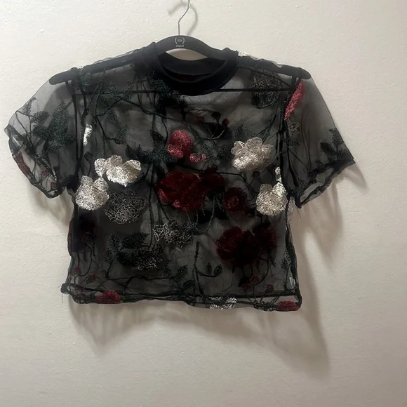 Small lace crop top - Picture 1 of 4